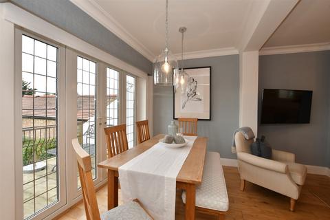 20 Sunset Avenue, London, E4 7LW