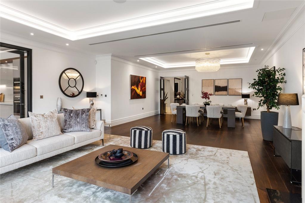 Sitting/Dining Room