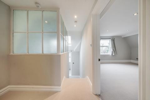 14d Springfield Road, Kingston Upon Thames, KT1 2SA