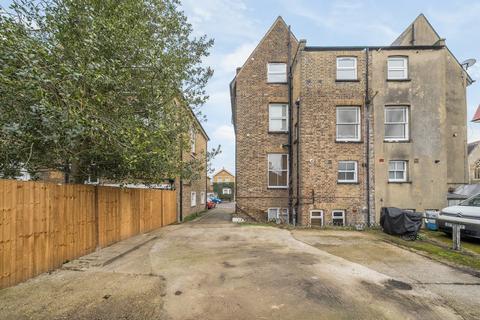 14d Springfield Road, Kingston Upon Thames, KT1 2SA