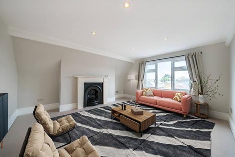 14d Springfield Road, Kingston Upon Thames, KT1 2SA