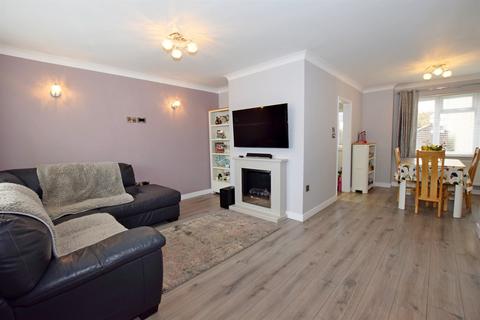 3 bedroom end of terrace house to rent, Kings Drive, Pagham, Bognor Regis, PO21