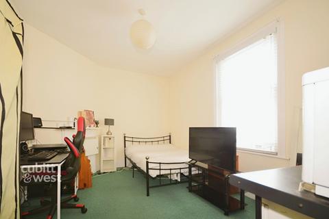 Studio to rent, Holland Road Hove BN3