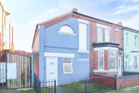 5 bedroom end of terrace house for sale