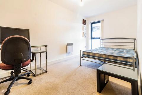 3 bedroom flat to rent, Kay Road, SW9