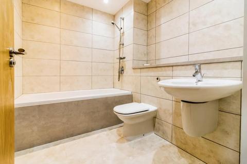 3 bedroom flat to rent, Kay Road, SW9