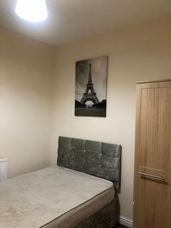 4 bedroom terraced house to rent, Denham Street, Manchester M13