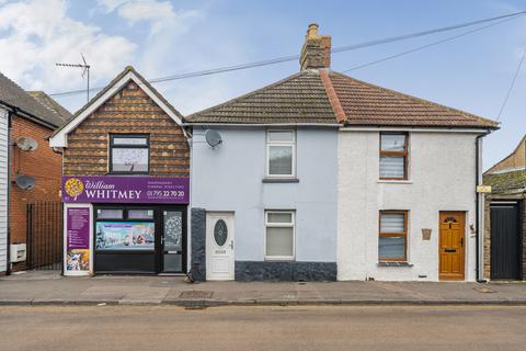 2 bedroom terraced house for sale, London Road, Teynham, Sittingbourne, Kent, ME9