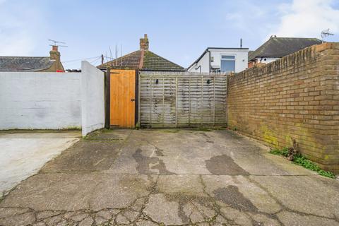 2 bedroom terraced house for sale, London Road, Teynham, Sittingbourne, Kent, ME9