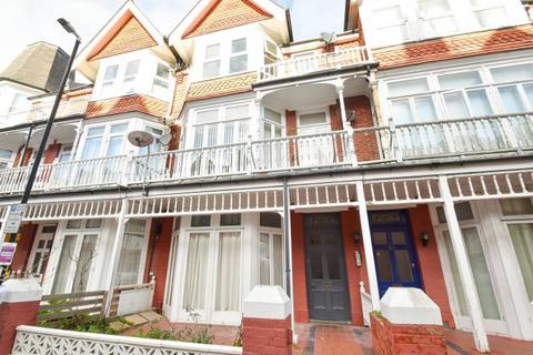 2 bedroom flat to rent, Elms Avenue, Eastbourne BN21