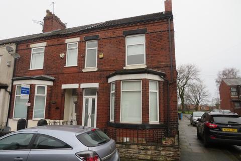 3 bedroom end of terrace house to rent, Alexandra Road, Eccles, M30