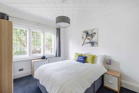 3 bedroom flat for sale, Briar Walk, London SW15