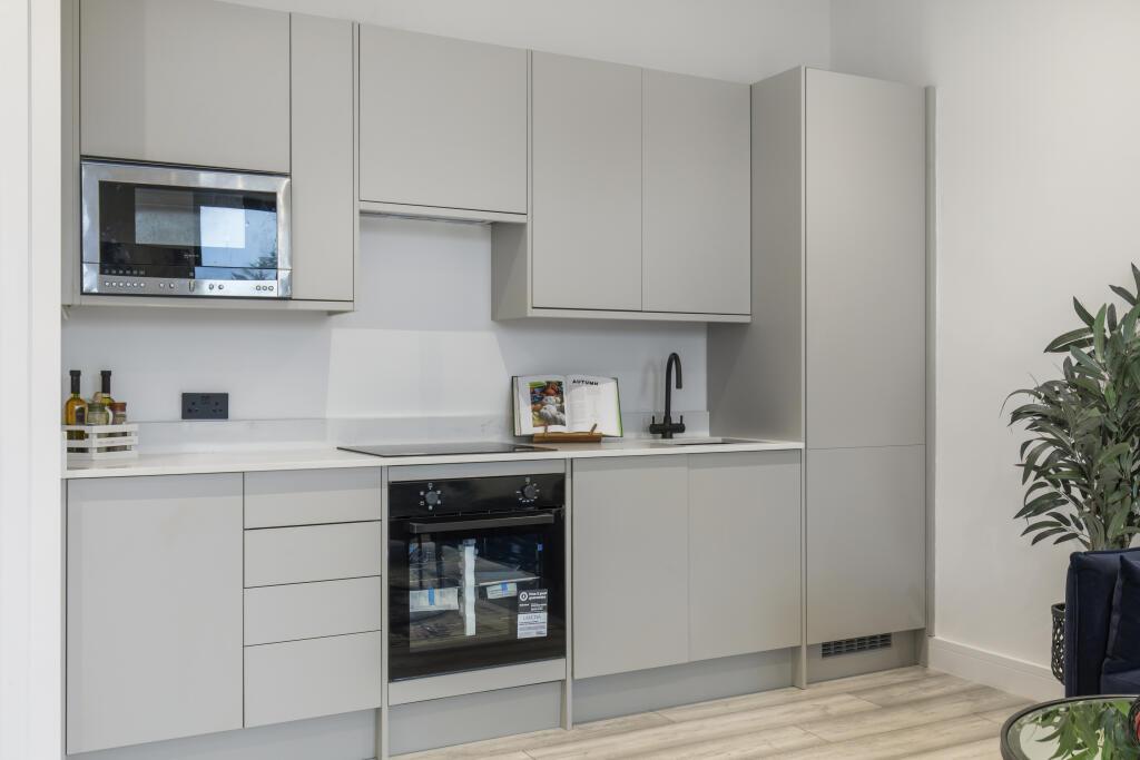 VIEW NOW Flat 3 Alice Court High Street, Edgware,