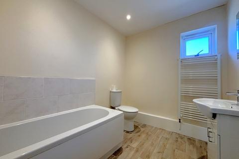 2 bedroom flat to rent, London Road, Bexhill-on-Sea, TN39