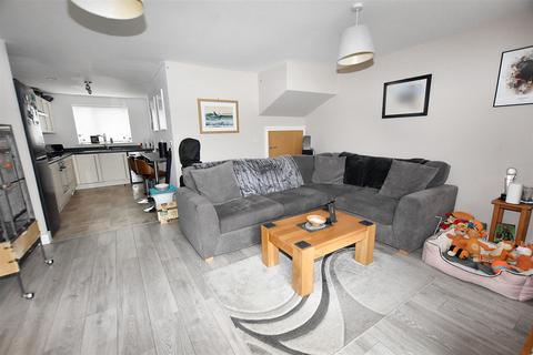 3 bedroom end of terrace house for sale, Woolf Place, Pool, Redruth