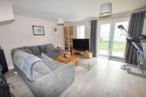 3 bedroom end of terrace house for sale, Woolf Place, Pool, Redruth