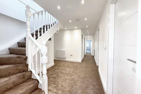 4 bedroom flat to rent, Edgwarebury Lane, Edgware HA8