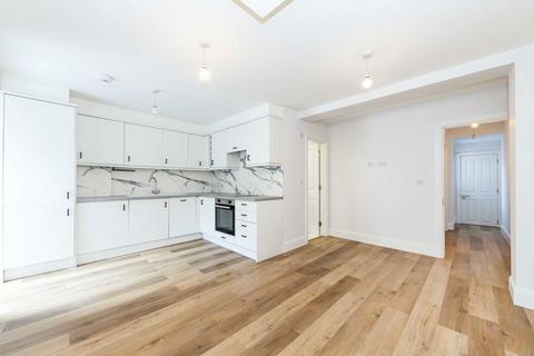 2 bedroom flat to rent, Corinne Road, London N19