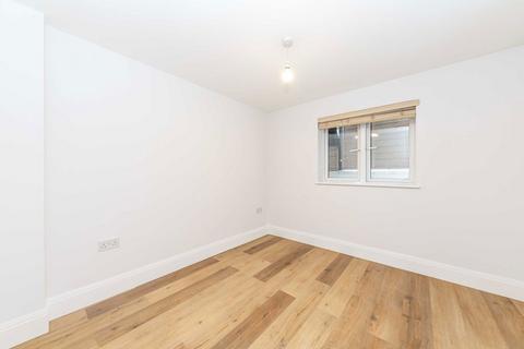 2 bedroom flat to rent, Corinne Road, London N19