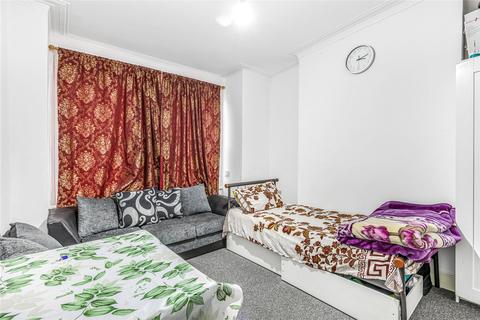 2 bedroom flat for sale, Leverson Street, Furzedown, SW16