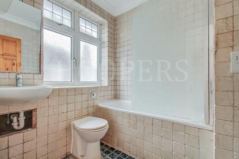 25a Vincent Gardens, London, NW2 7RJ