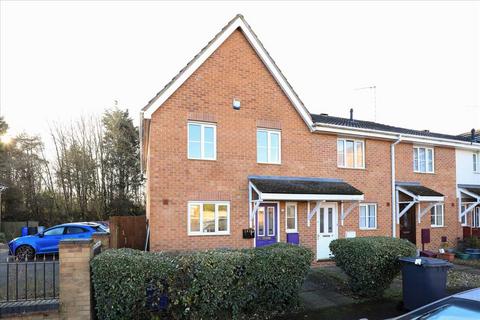 3 bedroom end of terrace house to rent, Merrivale Close, Kettering