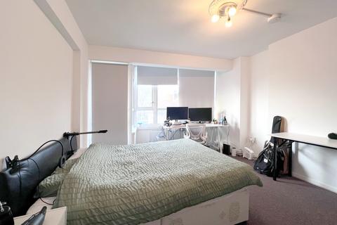 2 bedroom flat for sale, Henrietta House, Queen Caroline Street, London, W6