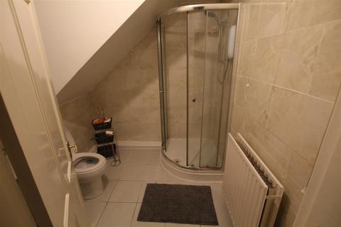 2 bedroom flat to rent, Wingrove Avenue, Newcastle upon Tyne NE4