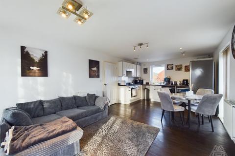 2 bedroom apartment for sale, Fairlane Drive, South Ockendon, Essex, RM15