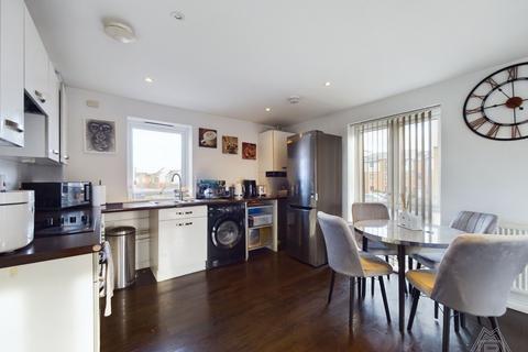 2 bedroom apartment for sale, Fairlane Drive, South Ockendon, Essex, RM15