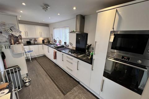 2 bedroom semi-detached house for sale, Ferrybridge Road, Pontefract