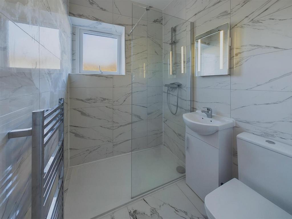Shower room 2.jpg