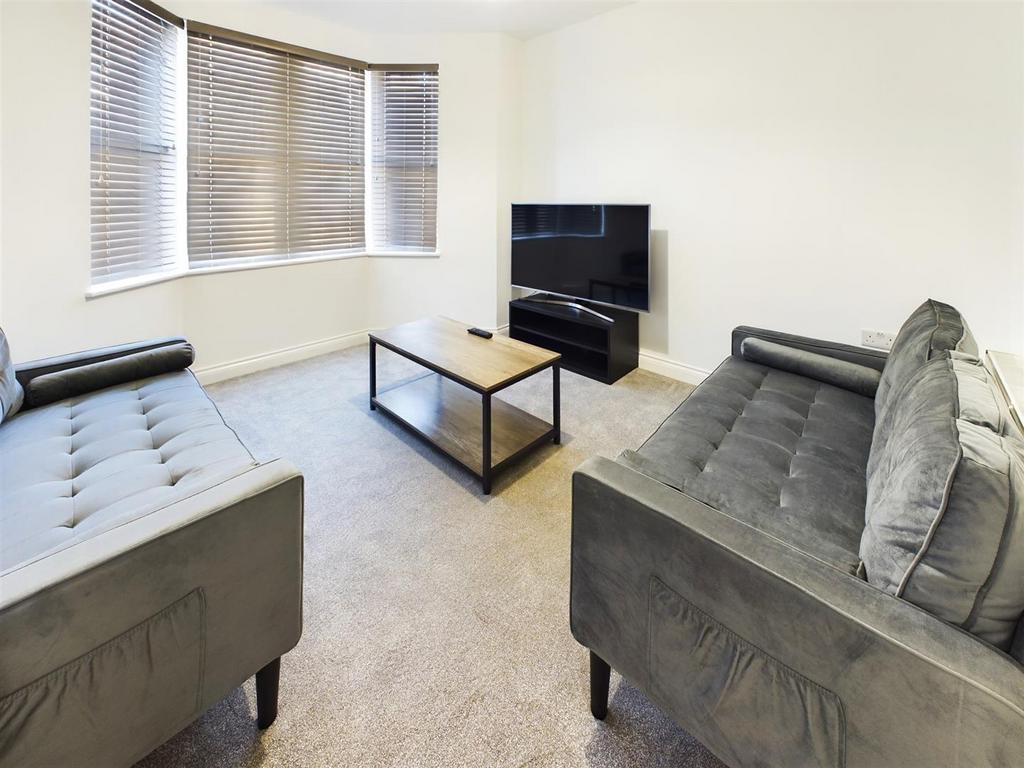 Lounge 1.jpg