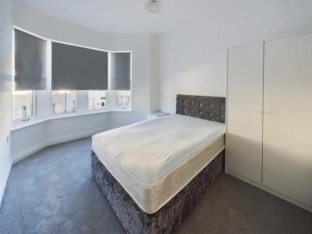 Bed 4.jpg