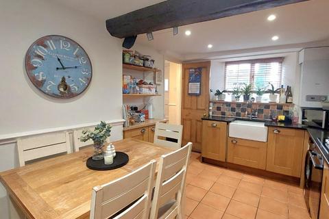 4 bedroom cottage for sale, West Street, Earls Barton, Northamptonshire NN6