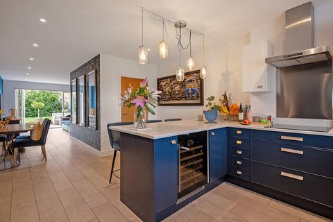 4 bedroom detached house for sale, Bishops Acre, Lighthorne, Warwickshire CV35 0FH