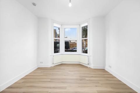 1 bedroom flat for sale, Simmonds Road, London, E10