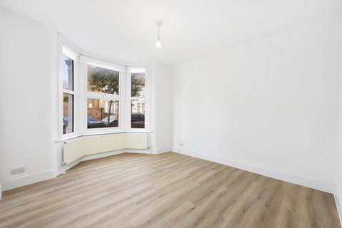 1 bedroom flat for sale, Simmonds Road, London, E10