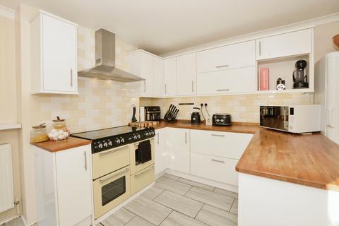 233a Faversham Road, Kennington, Ashford, TN24 9AJ