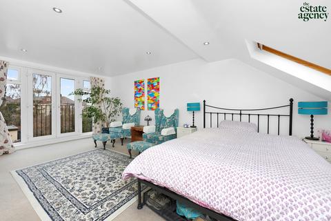29 Larkshall Road, London, E4 7HS