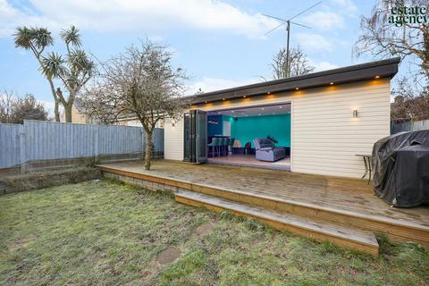 29 Larkshall Road, London, E4 7HS