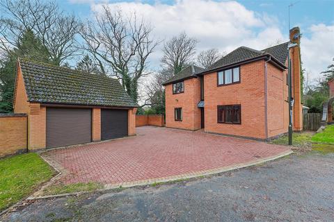 5 bedroom detached house for sale, Treeneuk Close, Chesterfield