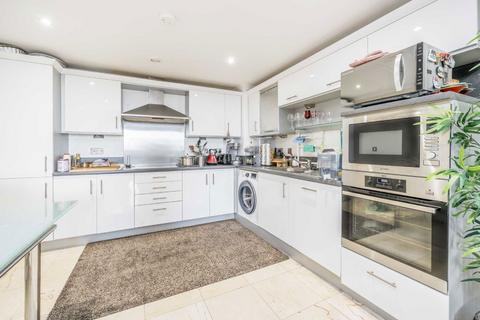 2 bedroom flat to rent, Kingsway, London N12