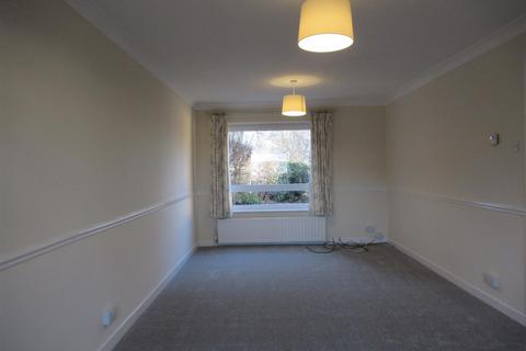 3 bedroom terraced house to rent, Pendil Close, Leeds LS15