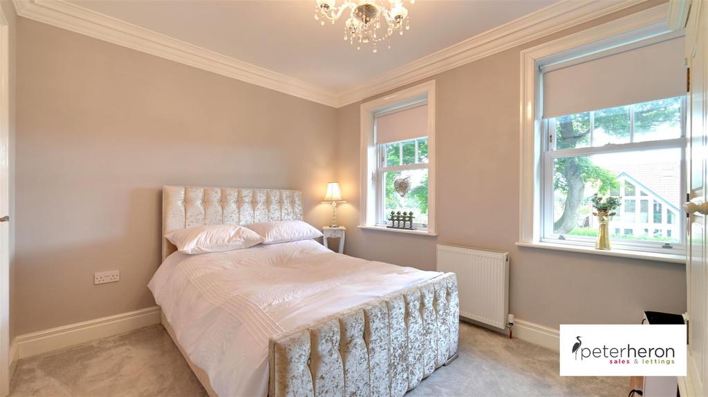 Bedroom 2 (rear)