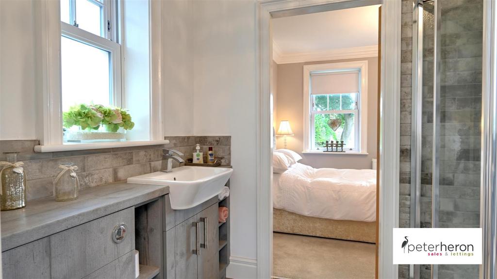 Jack &amp; Jill En-Suite Shower Room