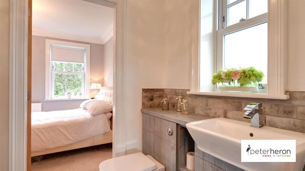 Jack &amp; Jill En-Suite Shower Room