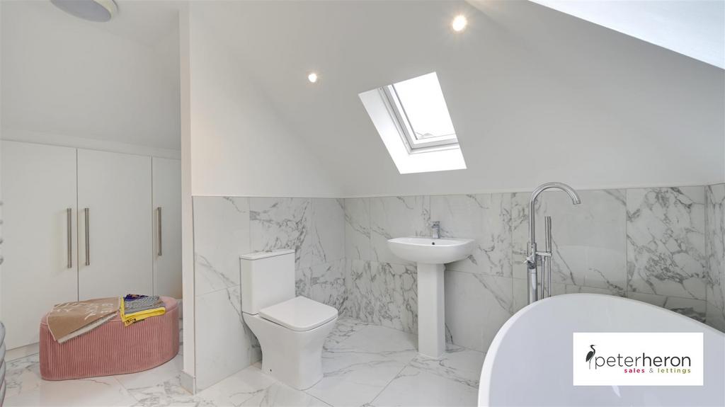 En-Suite Bathroom