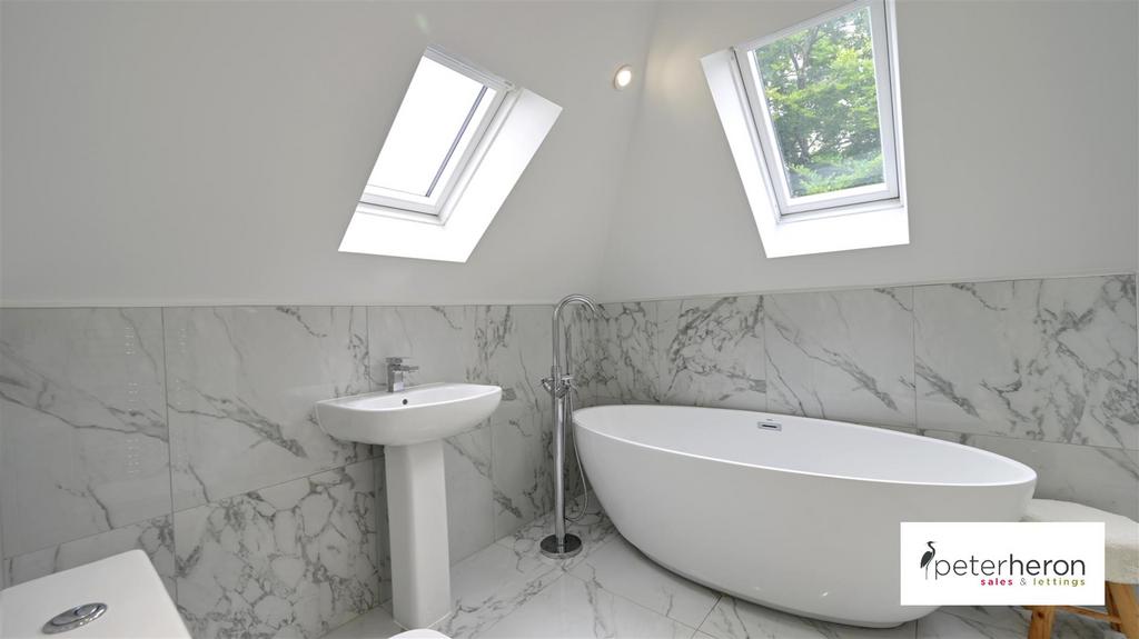 En-Suite Bathroom