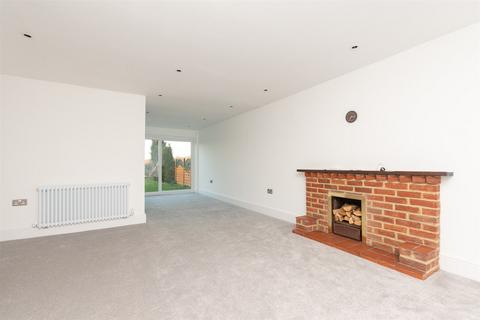 3 bedroom detached house for sale, Beacon Drive, Bean, Dartford, Kent